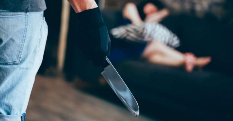 Dream About Getting Stabbed Meaning: 27 Scenarios