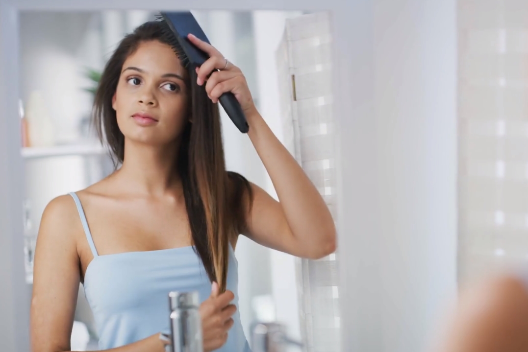 preparing hair to oiling process