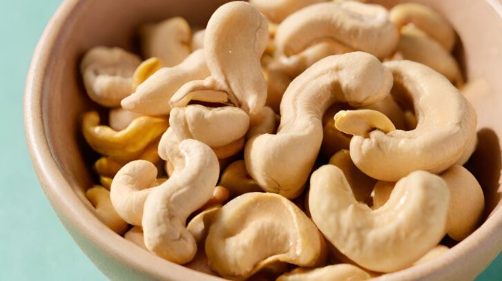 Protect your health learn about the dangers of overeating cashews and make informed dietary choices today