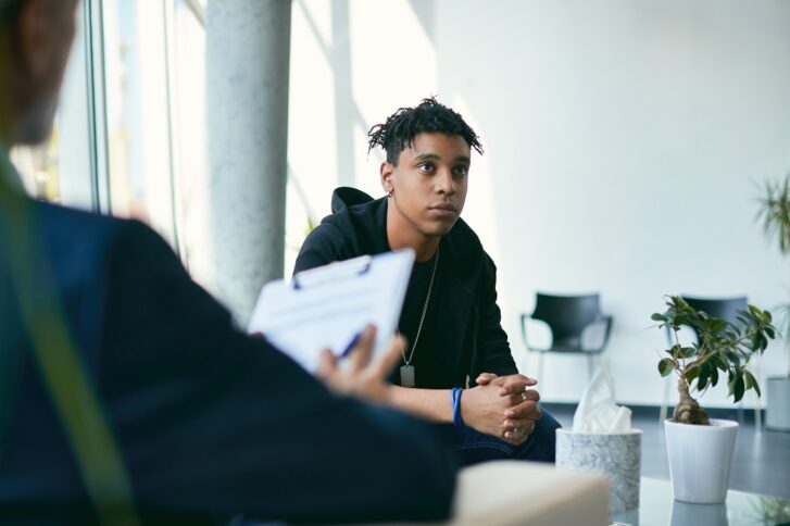 Person speaking with a therapist during a mental health consultation about mood symptoms and possible bipolar disorder